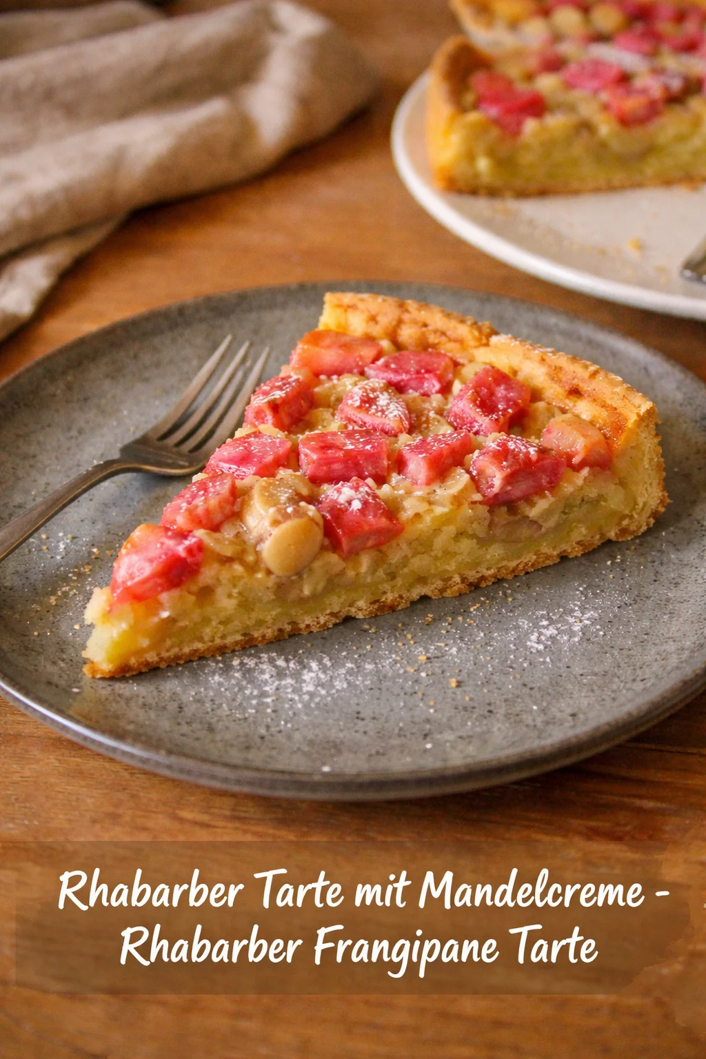 Rhabarber Tarte mit Mandelcreme und frischem Rhabarberbelag