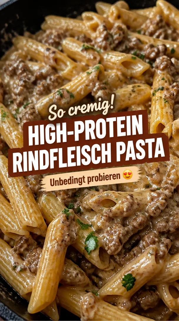 Cremige High-Protein Rindfleisch Pasta mit frischen Zutaten in einer modernen Küche