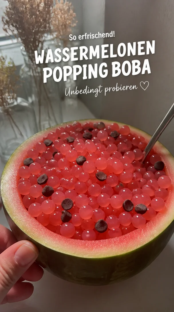 Wassermelonen Popping Boba in einem Glas, bereit zum Genießen