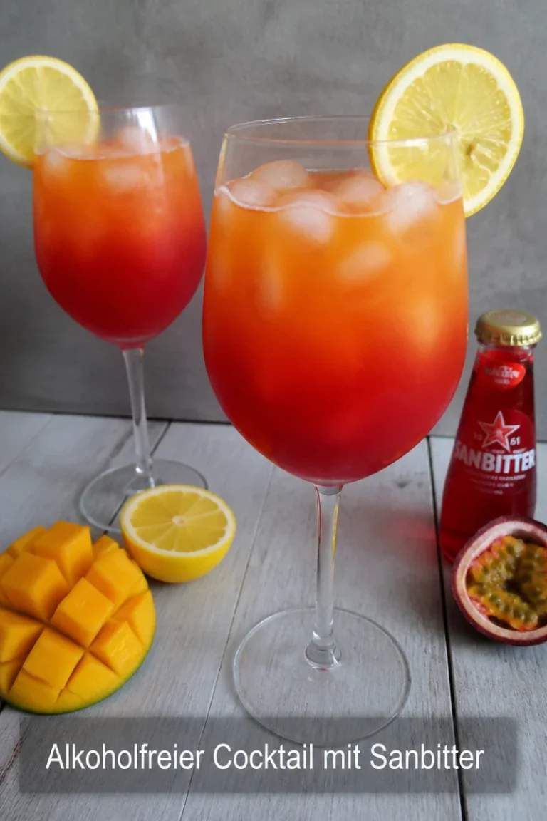 Erfrischender alkoholfreier Cocktail mit Sanbitter auf einem Tisch serviert.
