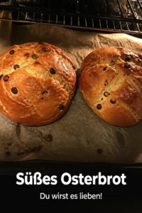 Frisches Hefe-Osterbrot auf einem Tisch, perfekt für Ostern.