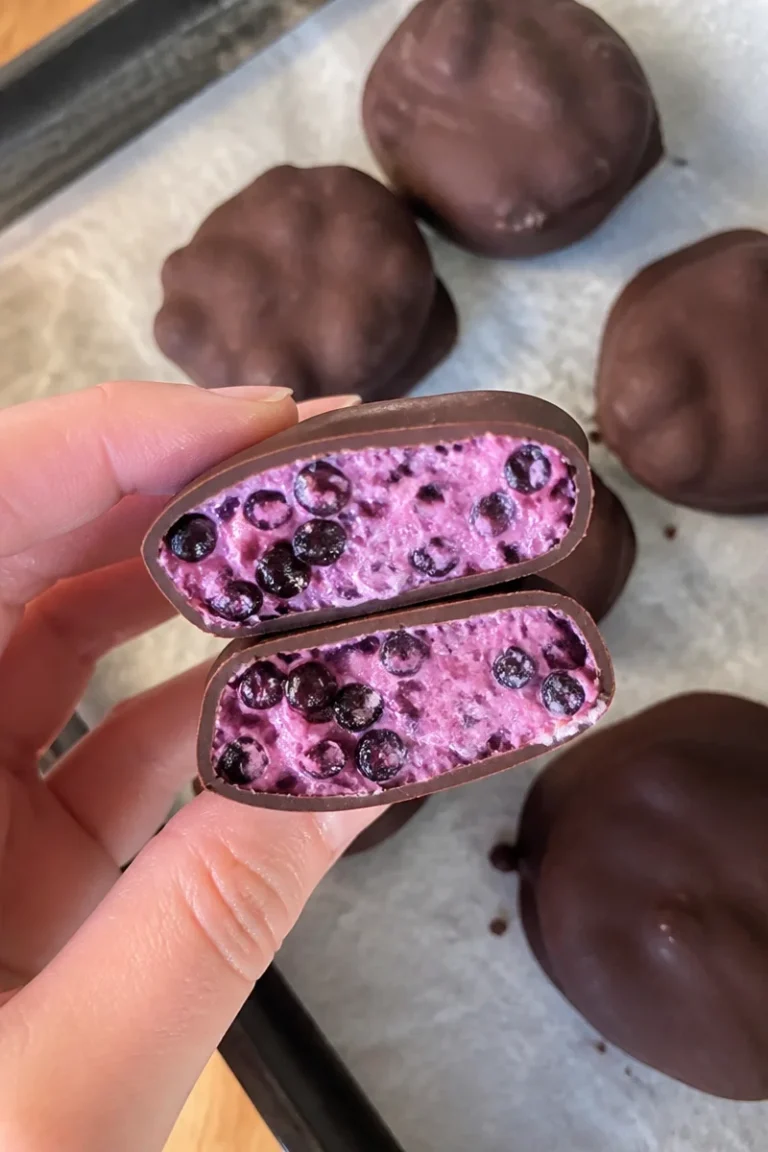 Blaubeer-Joghurt-Cluster - gesunde Snack-Option mit frischen Blaubeeren